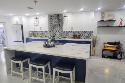 Adosado en venta en Miami, Florida, 3 dormitorios, 166.67 m2 № 1116100 - foto 6