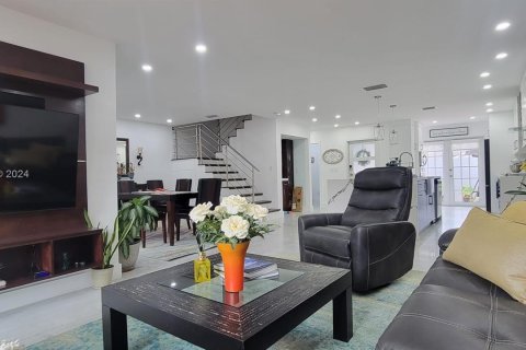 Adosado en venta en Miami, Florida, 3 dormitorios, 166.67 m2 № 1116100 - foto 11