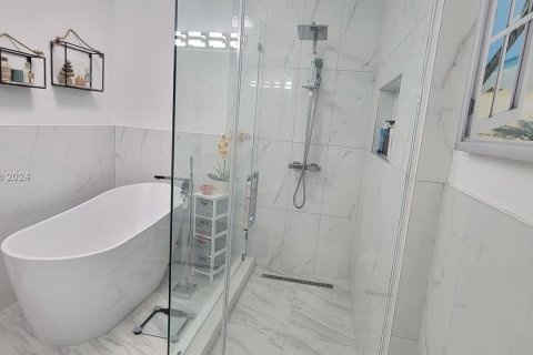 Adosado en venta en Miami, Florida, 3 dormitorios, 166.67 m2 № 1116100 - foto 24