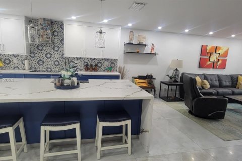 Adosado en venta en Miami, Florida, 3 dormitorios, 166.67 m2 № 1116100 - foto 3