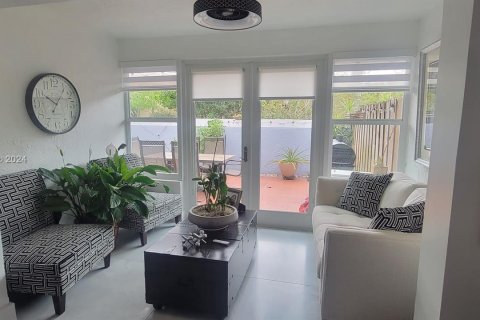 Adosado en venta en Miami, Florida, 3 dormitorios, 166.67 m2 № 1116100 - foto 13