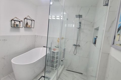 Adosado en venta en Miami, Florida, 3 dormitorios, 166.67 m2 № 1116100 - foto 25