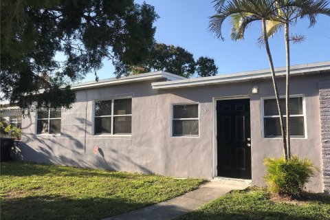 Casa en venta en North Miami Beach, Florida, 4 dormitorios, 99.78 m2 № 974602 - foto 1