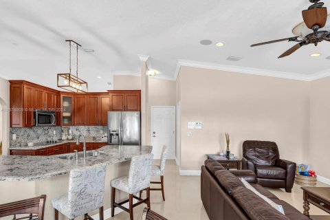 Villa ou maison à vendre à Hialeah, Floride: 4 chambres, 196.49 m2 № 1406372 - photo 21