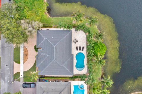 Villa ou maison à vendre à Hialeah, Floride: 4 chambres, 196.49 m2 № 1406372 - photo 11