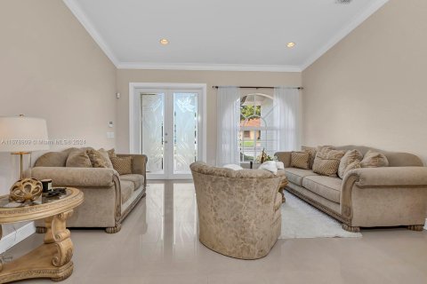 Villa ou maison à vendre à Hialeah, Floride: 4 chambres, 196.49 m2 № 1406372 - photo 14