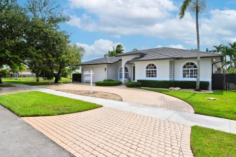 Villa ou maison à vendre à Hialeah, Floride: 4 chambres, 196.49 m2 № 1406372 - photo 8