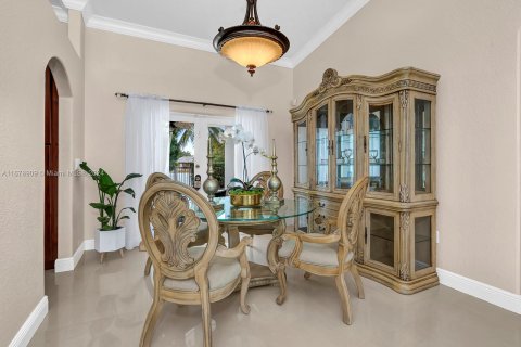 Villa ou maison à vendre à Hialeah, Floride: 4 chambres, 196.49 m2 № 1406372 - photo 16