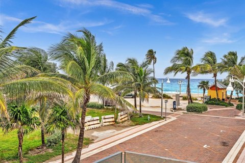 Casa en venta en Hollywood, Florida, 5 dormitorios, 212.93 m2 № 1384144 - foto 27