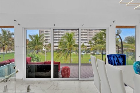 Casa en venta en Hollywood, Florida, 5 dormitorios, 212.93 m2 № 1384144 - foto 23