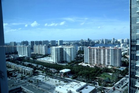 Condo in Sunny Isles Beach, Florida, 4 bedrooms  № 1384236 - photo 11