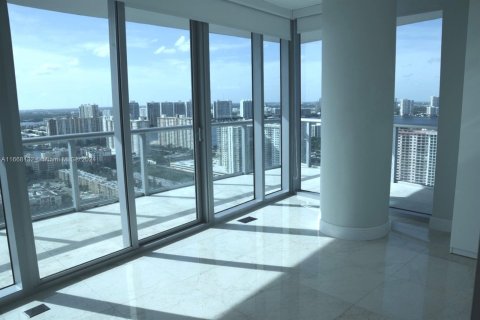 Condo in Sunny Isles Beach, Florida, 4 bedrooms  № 1384236 - photo 6