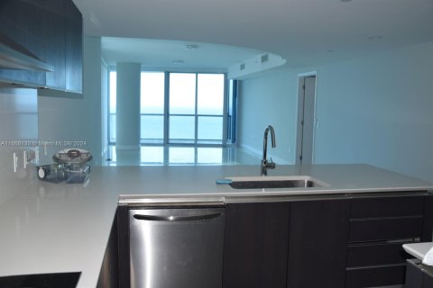 Condo in Sunny Isles Beach, Florida, 4 bedrooms  № 1384236 - photo 12