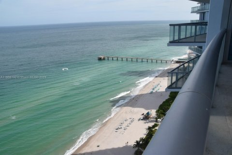 Condo in Sunny Isles Beach, Florida, 4 bedrooms  № 1384236 - photo 2