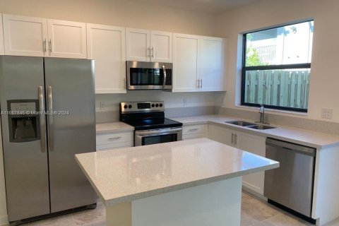 Adosado en venta en Miami, Florida, 3 dormitorios, 122.63 m2 № 1384188 - foto 18