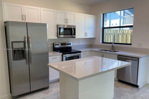 Adosado en venta en Miami, Florida, 3 dormitorios, 122.63 m2 № 1384188 - foto 4