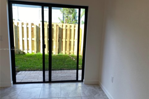 Townhouse in Miami, Florida 3 bedrooms, 122.63 sq.m. № 1384188 - photo 5