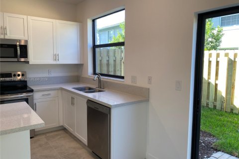 Adosado en venta en Miami, Florida, 3 dormitorios, 122.63 m2 № 1384188 - foto 6