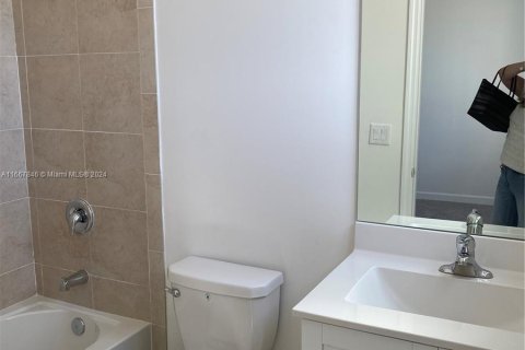 Adosado en venta en Miami, Florida, 3 dormitorios, 122.63 m2 № 1384188 - foto 13