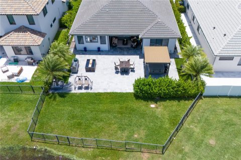 Villa ou maison à vendre à Miramar, Floride: 4 chambres, 236.44 m2 № 1384235 - photo 5