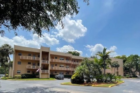 Condo in Tamarac, Florida, 2 bedrooms  № 1183706 - photo 13