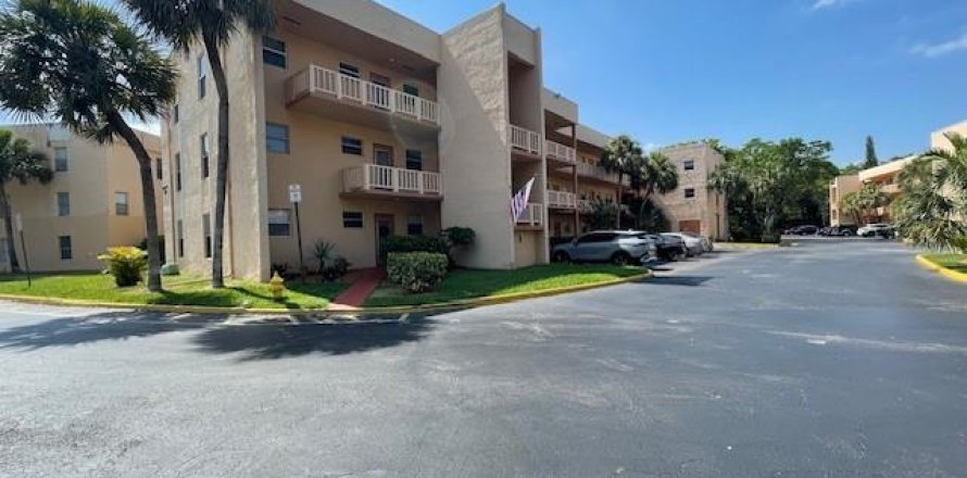 Condo in Tamarac, Florida, 2 bedrooms  № 1183706