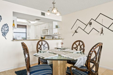 Condo in Hutchinson Island South, Florida, 2 bedrooms  № 1081672 - photo 25