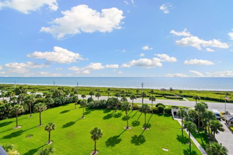 Condo in Hutchinson Island South, Florida, 2 bedrooms  № 1081672 - photo 18