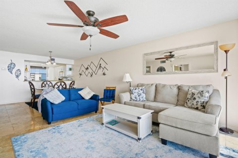 Condo in Hutchinson Island South, Florida, 2 bedrooms  № 1081672 - photo 28