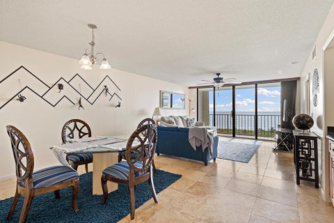 Condo in Hutchinson Island South, Florida, 2 bedrooms  № 1081672 - photo 26