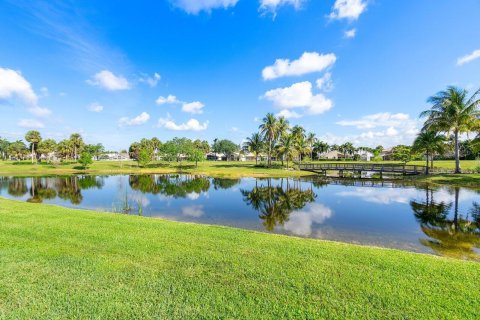 House in Delray Beach, Florida 4 bedrooms, 192.87 sq.m. № 1097645 - photo 12