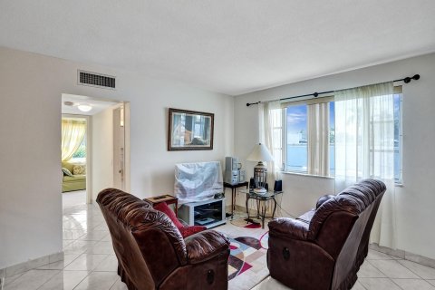 Copropriété à vendre à Pompano Beach, Floride: 2 chambres, 78.04 m2 № 1097600 - photo 23