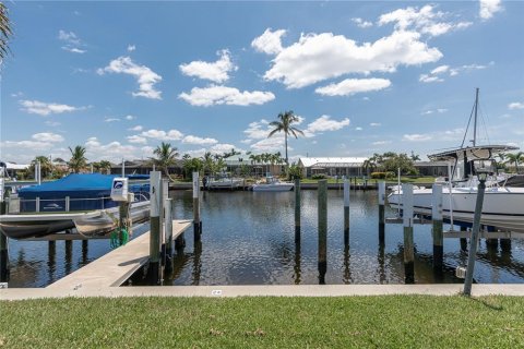 Villa ou maison à vendre à Punta Gorda, Floride: 3 chambres, 186.18 m2 № 695350 - photo 11