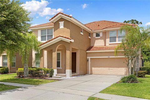 Casa en venta en Kissimmee, Florida, 6 dormitorios, 330.92 m2 № 1366680 - foto 1