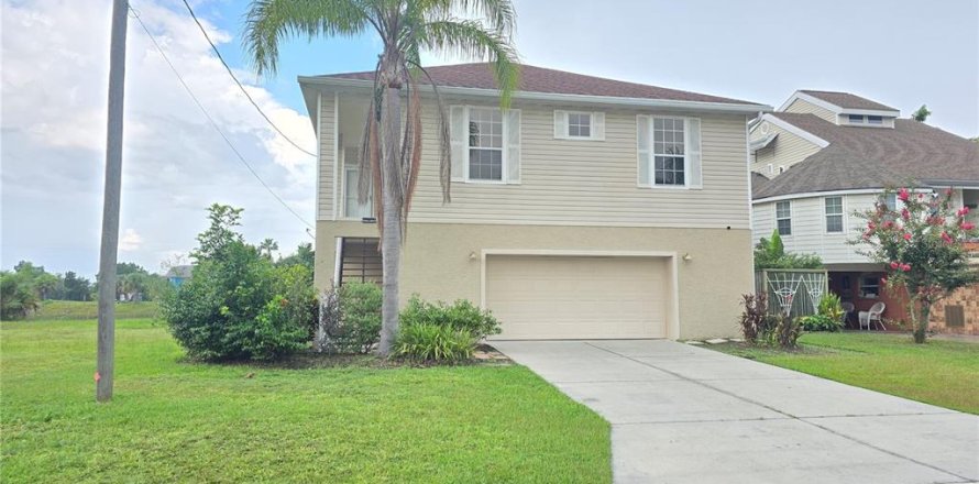 Casa en Hernando Beach, Florida 3 dormitorios, 165.83 m2 № 1366679