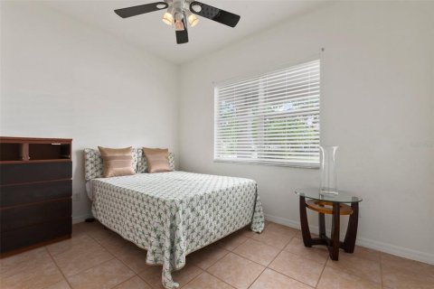 House in Tampa, Florida 5 bedrooms, 251.67 sq.m. № 1403328 - photo 6