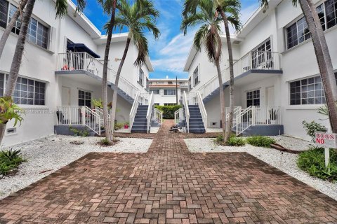 Copropriété à vendre à Bay Harbor Islands, Floride: 2 chambres, 99.22 m2 № 845936 - photo 3