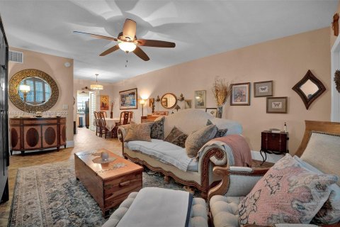 Copropriété à vendre à Bay Harbor Islands, Floride: 2 chambres, 99.22 m2 № 845936 - photo 7