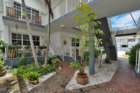 Condominio en venta en Bay Harbor Islands, Florida, 2 dormitorios, 99.22 m2 № 845936 - foto 4