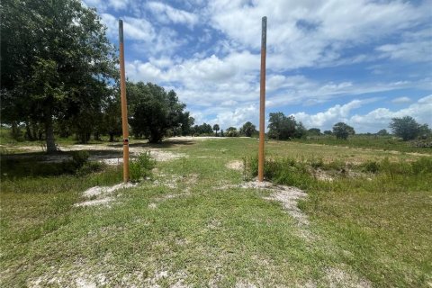 Terreno en venta en Okeechobee, Florida № 1246159 - foto 1