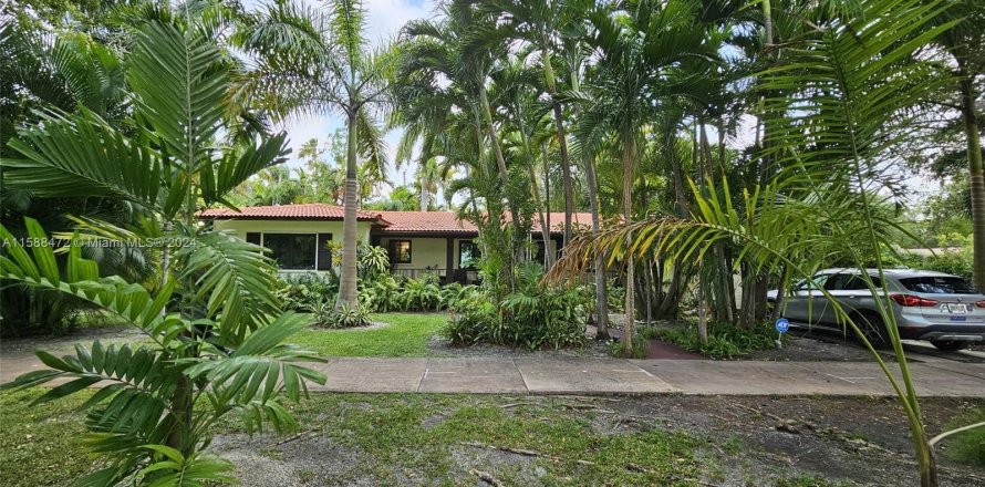 House in Coral Gables, Florida 3 bedrooms, 135.27 sq.m. № 1176887