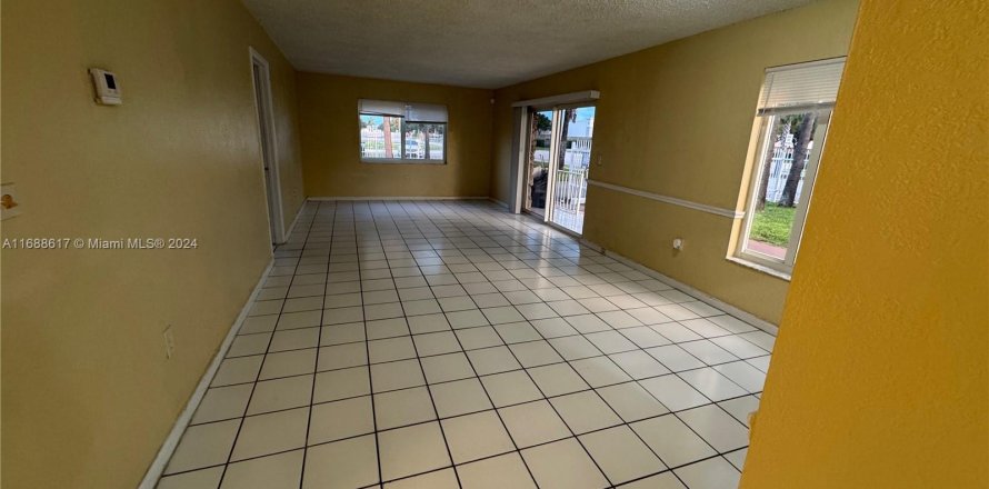 Condominio en Miami Gardens, Florida, 2 dormitorios  № 1430178