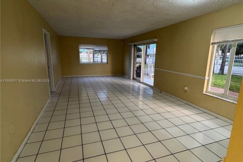 Condominio en venta en Miami Gardens, Florida, 2 dormitorios, 91.97 m2 № 1430178 - foto 11