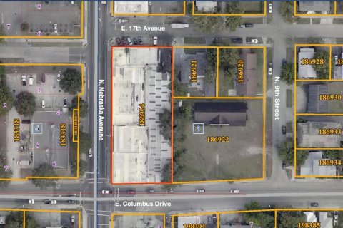 Commercial property in Tampa, Florida № 215290 - photo 4