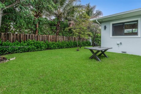 Villa ou maison à vendre à Surfside, Floride: 3 chambres, 184.78 m2 № 1408311 - photo 14