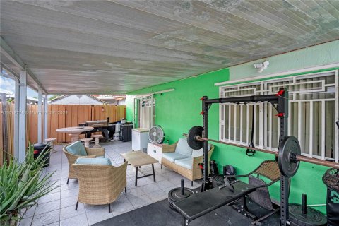 Casa en venta en Hialeah, Florida, 3 dormitorios, 146.04 m2 № 1408306 - foto 17