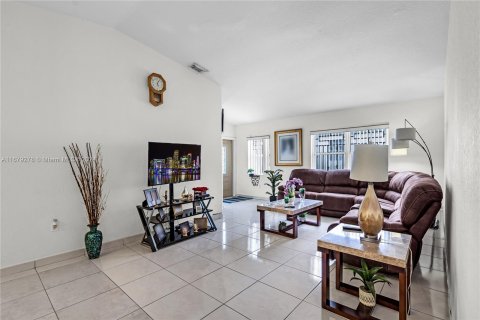 Villa ou maison à vendre à Hialeah, Floride: 3 chambres, 146.04 m2 № 1408306 - photo 19