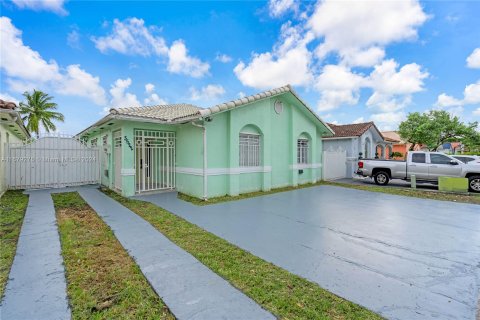 Casa en venta en Hialeah, Florida, 3 dormitorios, 146.04 m2 № 1408306 - foto 16