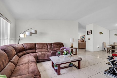 Casa en venta en Hialeah, Florida, 3 dormitorios, 146.04 m2 № 1408306 - foto 18