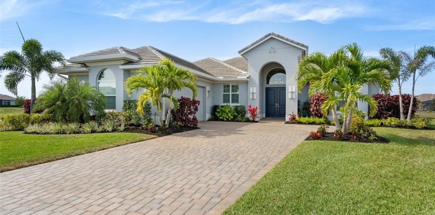 House in Vero Beach, Florida 4 bedrooms, 260.22 sq.m. № 1283647